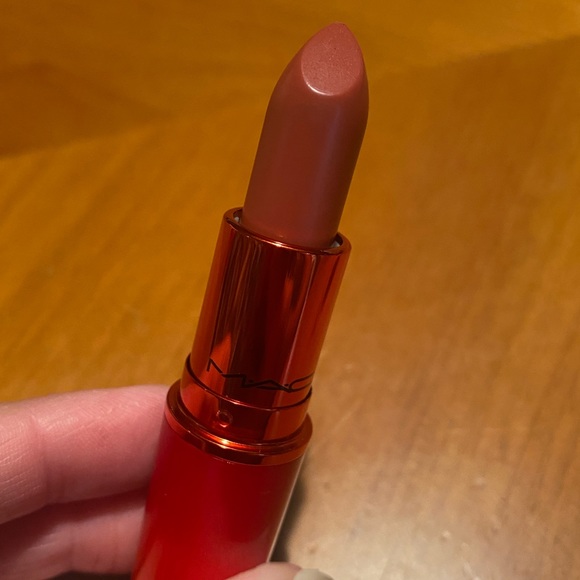 MAC Matte Lipstick Lookin’ Like Wealth - Picture 6 of 16